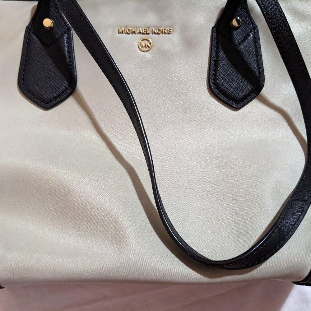 Michael Kors Eva Nylon Bag Cream Nice & Stylish